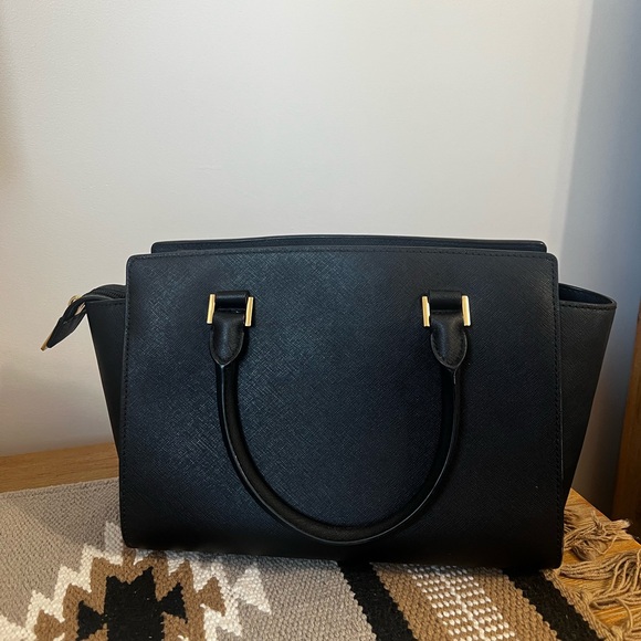 Black Michael Kors Crossbody purse - Picture 3 of 4